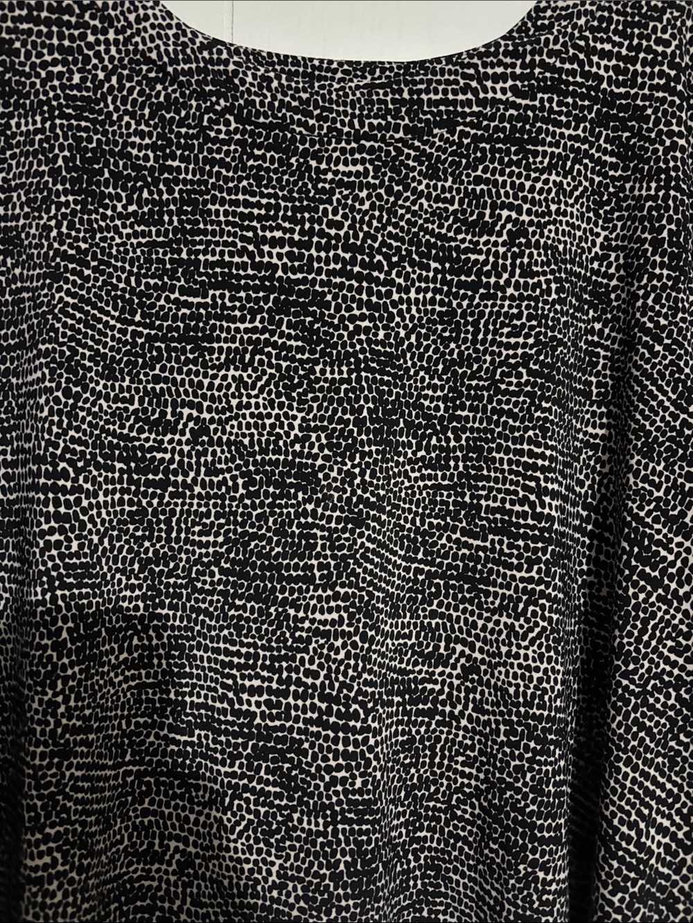Anne Klein Black & White Textured Swing Tunic Top - Picture 2 of 5